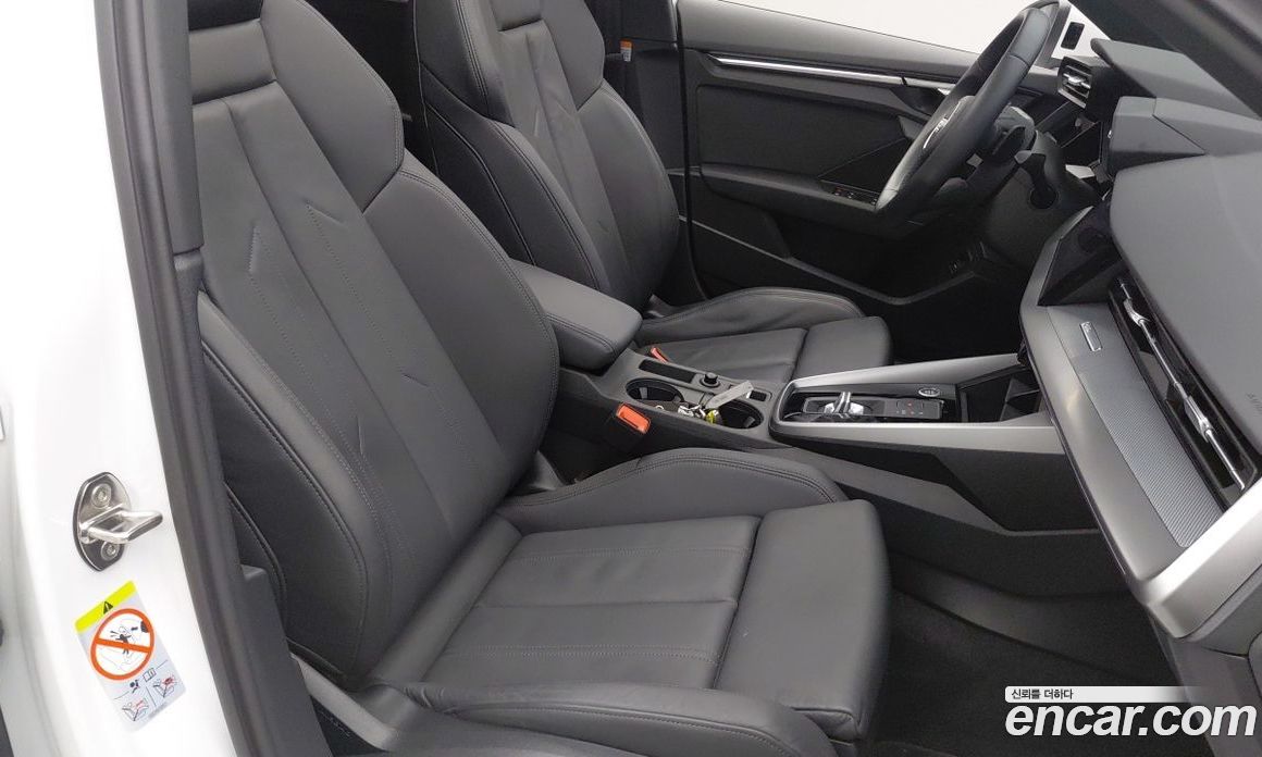 Audi A3 (8Y) фото 19