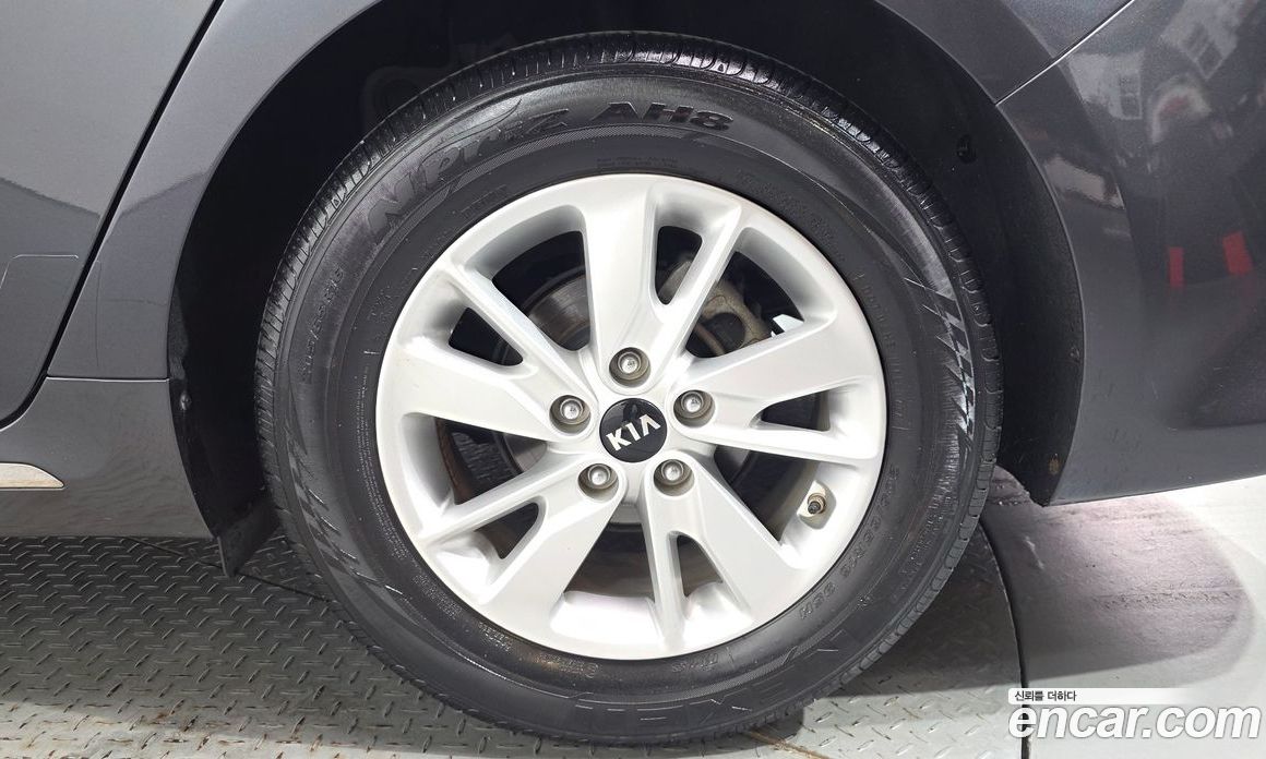 Kia K5 2nd Gen фото 21
