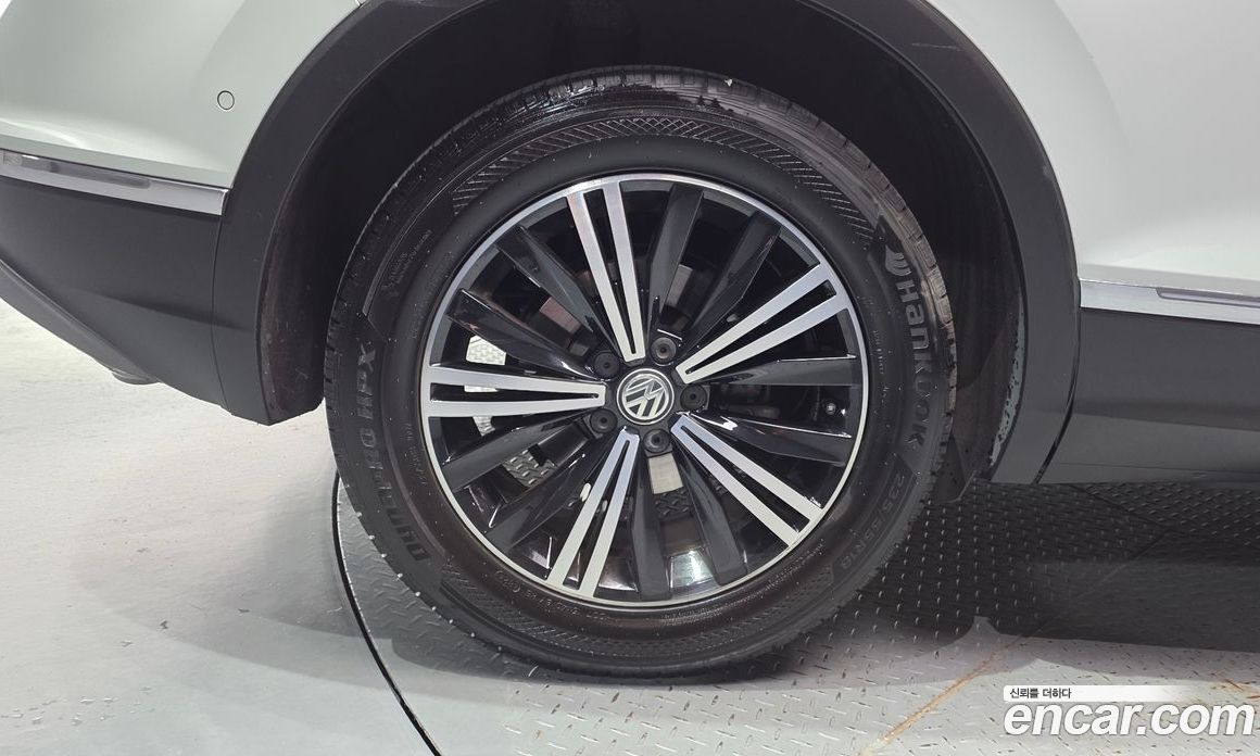 Volkswagen Tiguan 2nd Gen фото 5