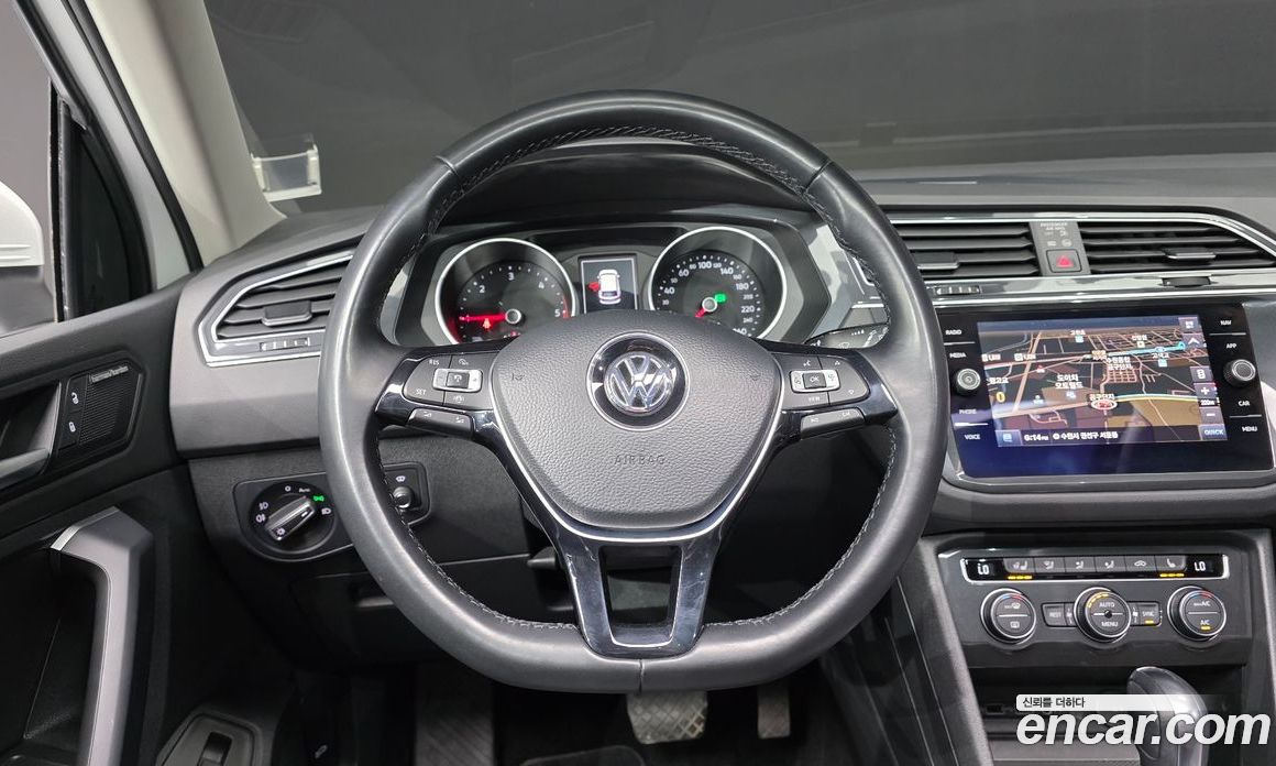 Volkswagen Tiguan 2nd Gen фото 14
