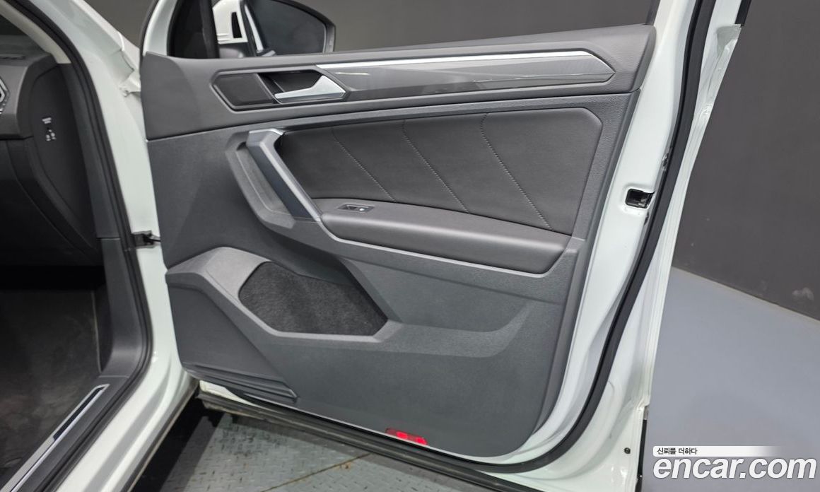 Volkswagen Tiguan 2nd Gen фото 20