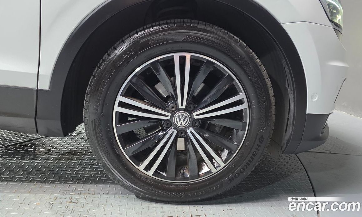 Volkswagen Tiguan 2nd Gen фото 21