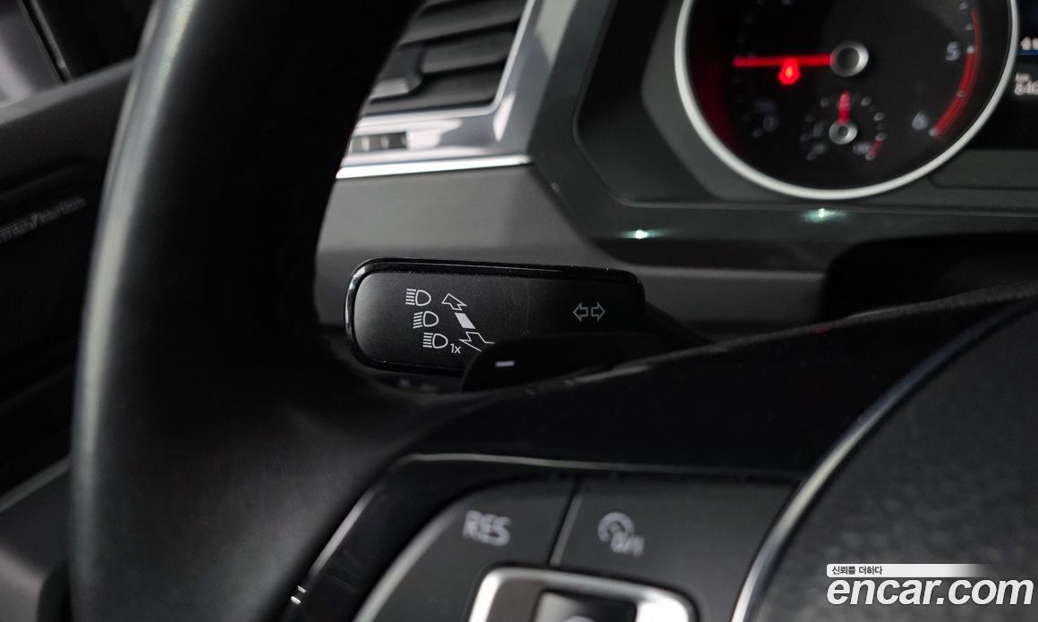 Volkswagen Tiguan 2nd Gen фото 30