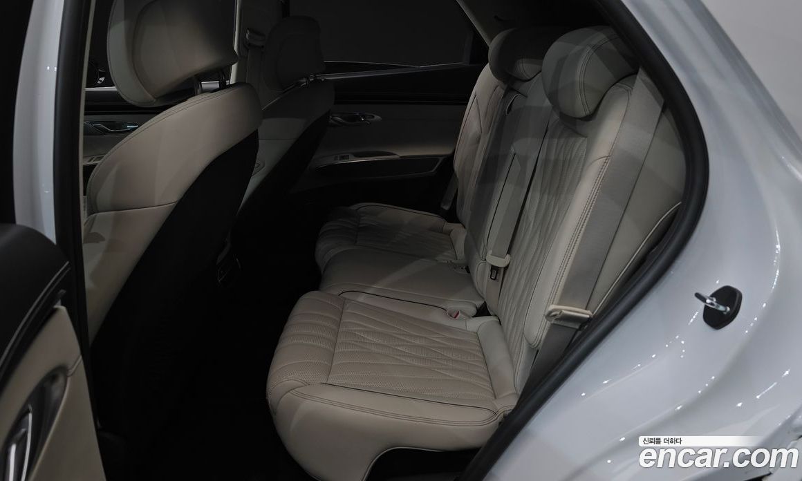 Genesis GV70 фото 12