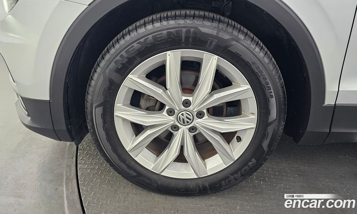 Volkswagen Tiguan 2nd Gen фото 5