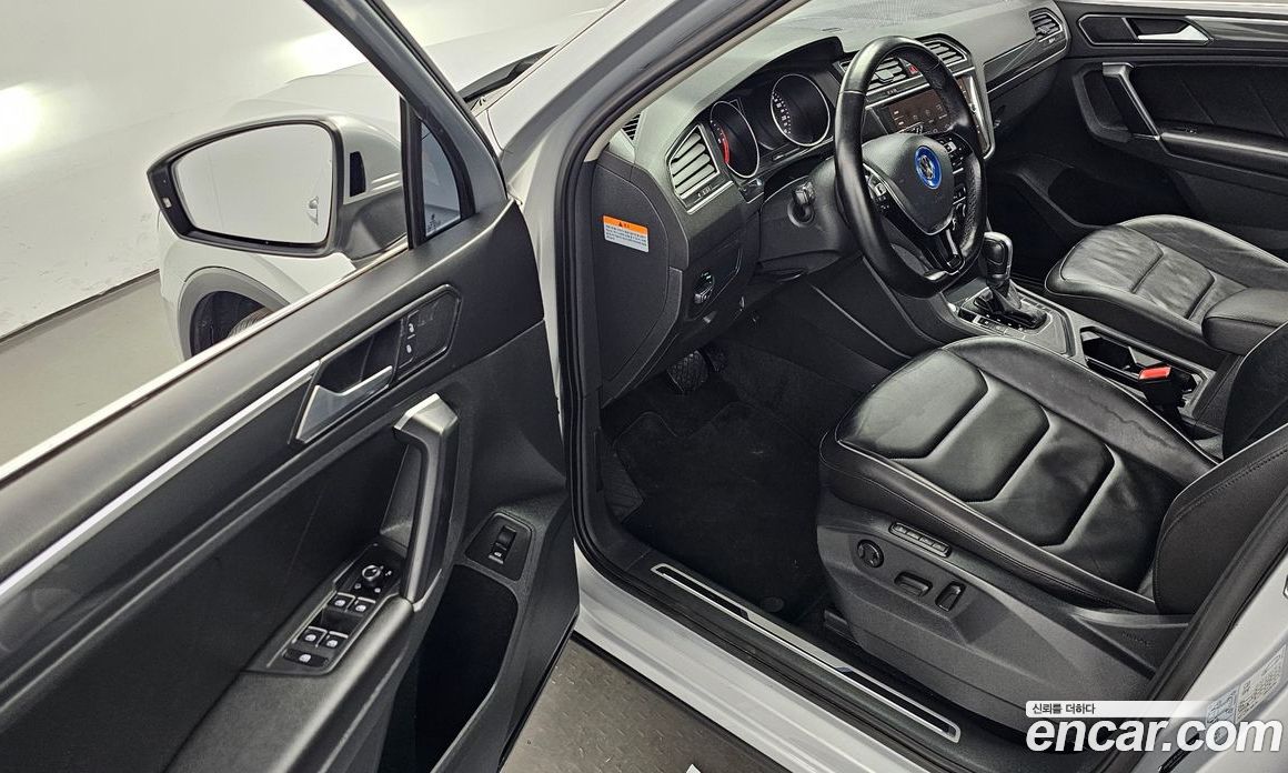 Volkswagen Tiguan 2nd Gen фото 10