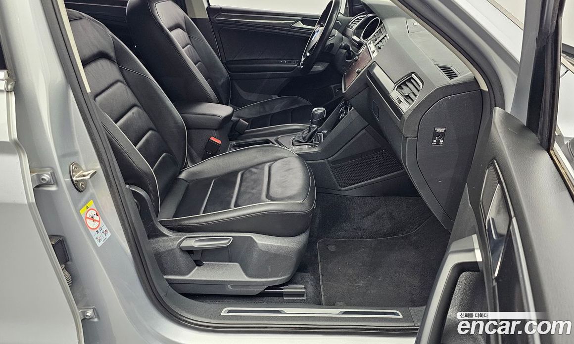 Volkswagen Tiguan 2nd Gen фото 12