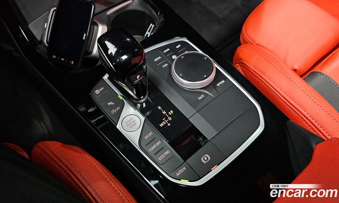 BMW 1-Series (F40) фото 8