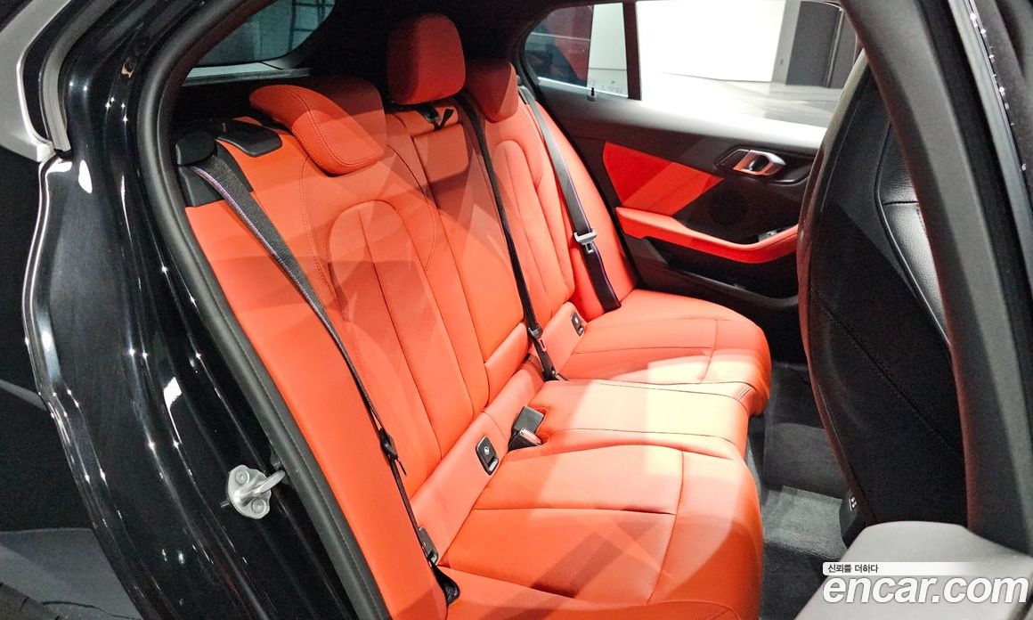BMW 1-Series (F40) фото 10