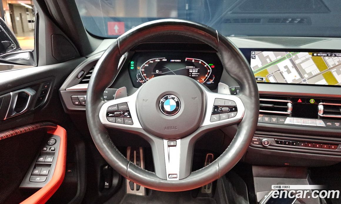 BMW 1-Series (F40) фото 12