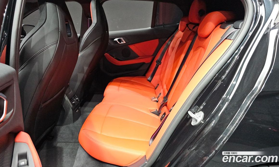 BMW 1-Series (F40) фото 26
