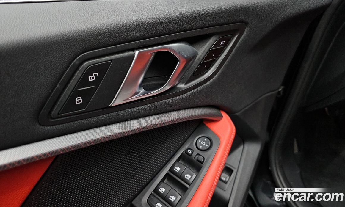 BMW 1-Series (F40) фото 29