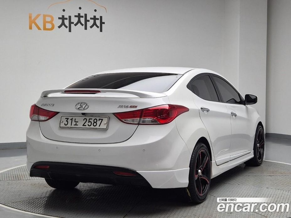 Hyundai Avante (MD) фото 2