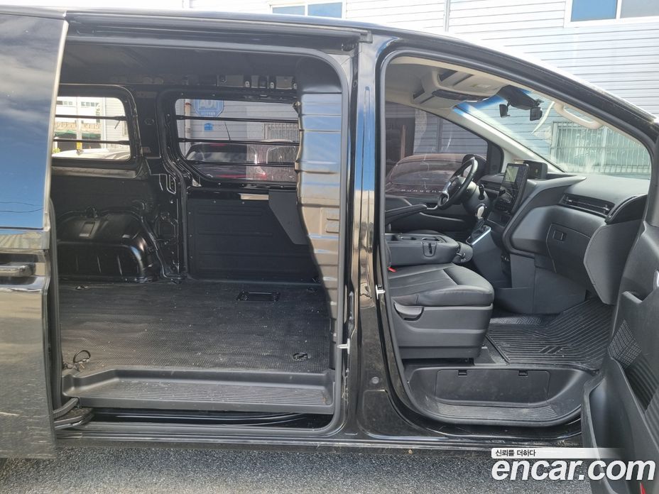 Hyundai Staria фото 15