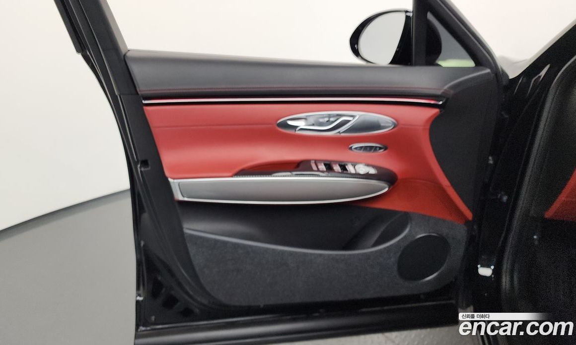 Genesis GV70 фото 24