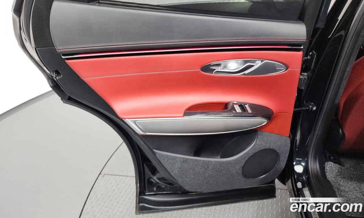 Genesis GV70 фото 25