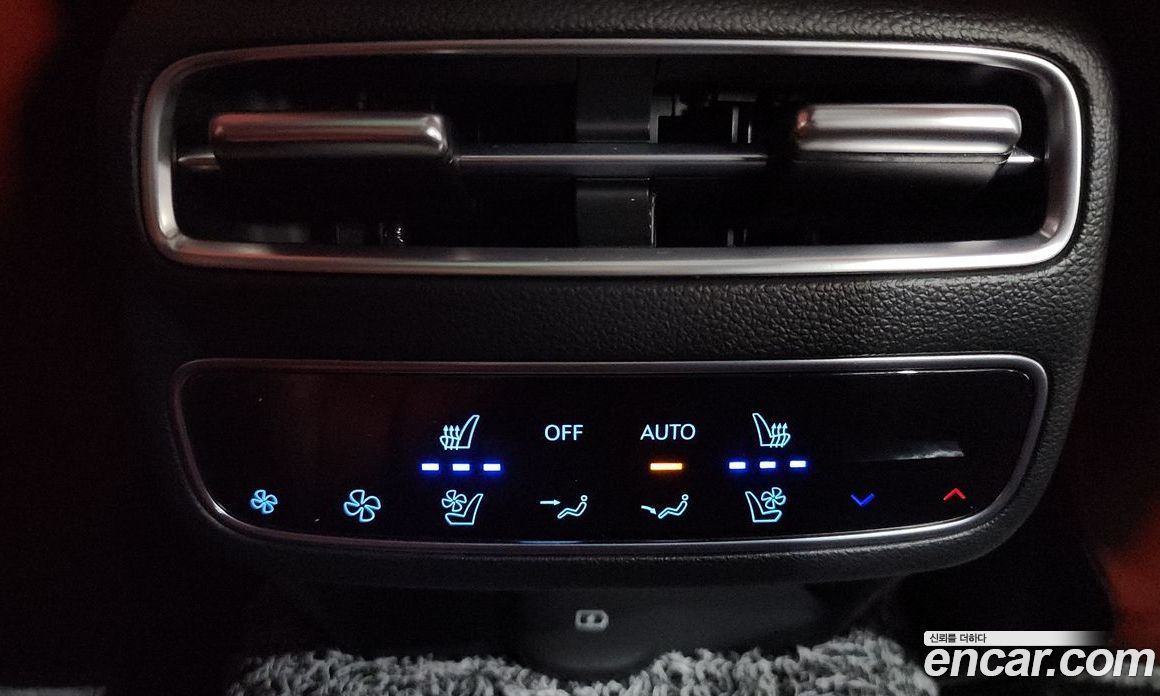 Genesis GV70 фото 33