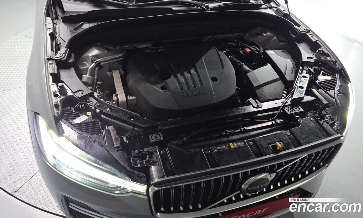Volvo XC60 2nd Gen фото 6