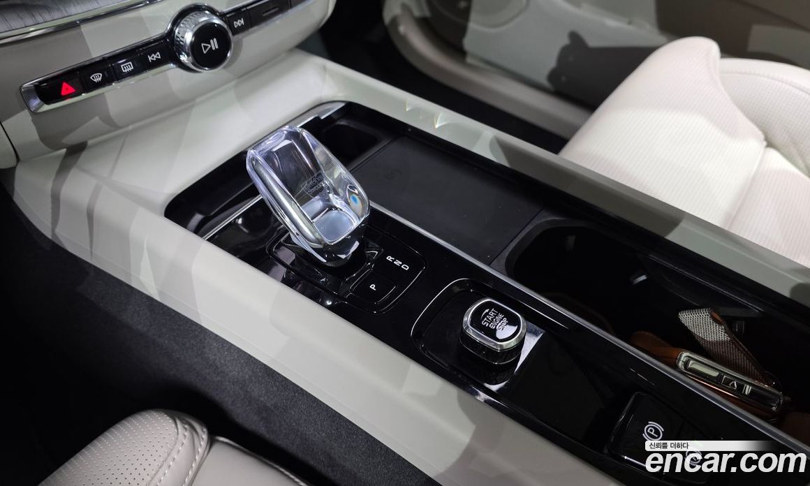 Volvo XC60 2nd Gen фото 9