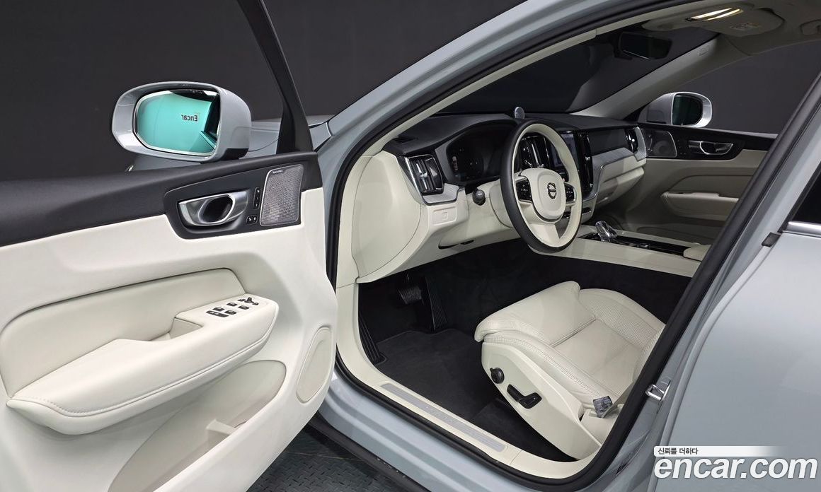 Volvo XC60 2nd Gen фото 10
