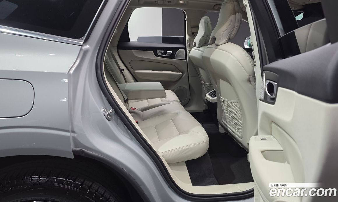 Volvo XC60 2nd Gen фото 11