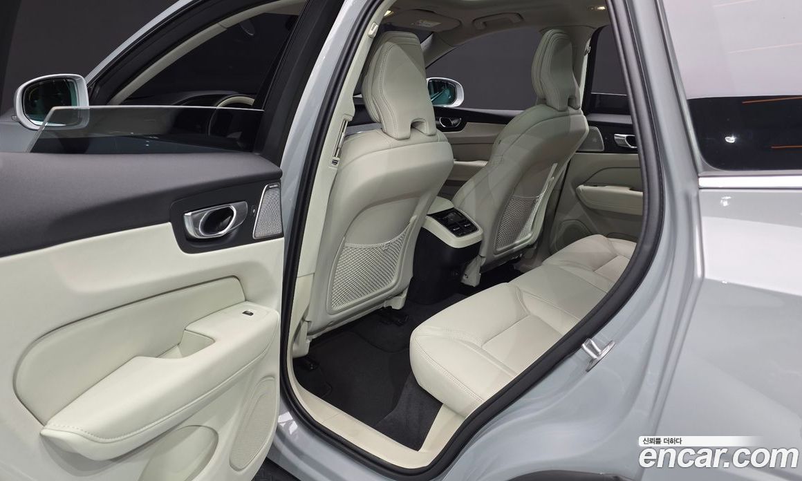 Volvo XC60 2nd Gen фото 12