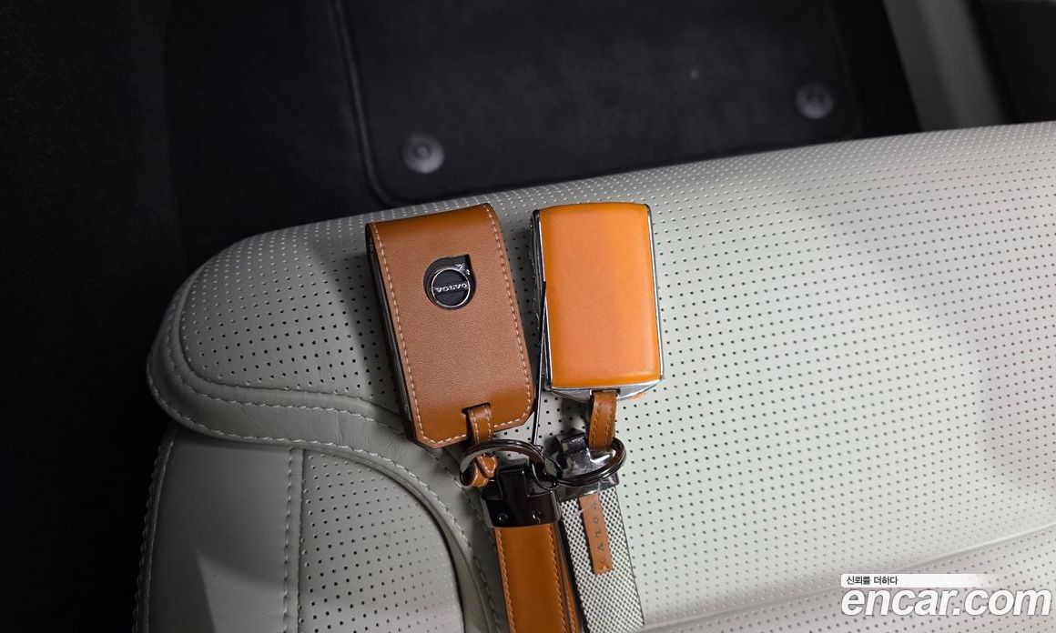 Volvo XC60 2nd Gen фото 17