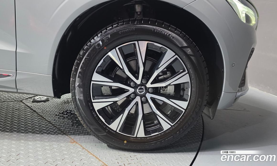Volvo XC60 2nd Gen фото 21