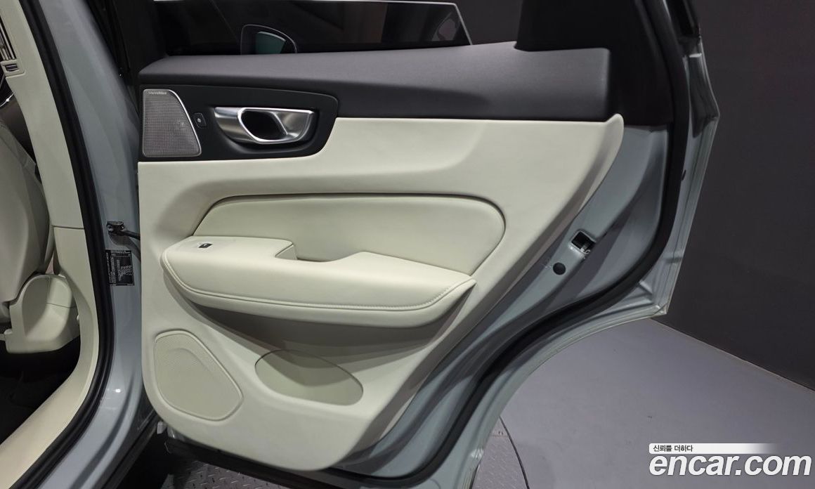 Volvo XC60 2nd Gen фото 25