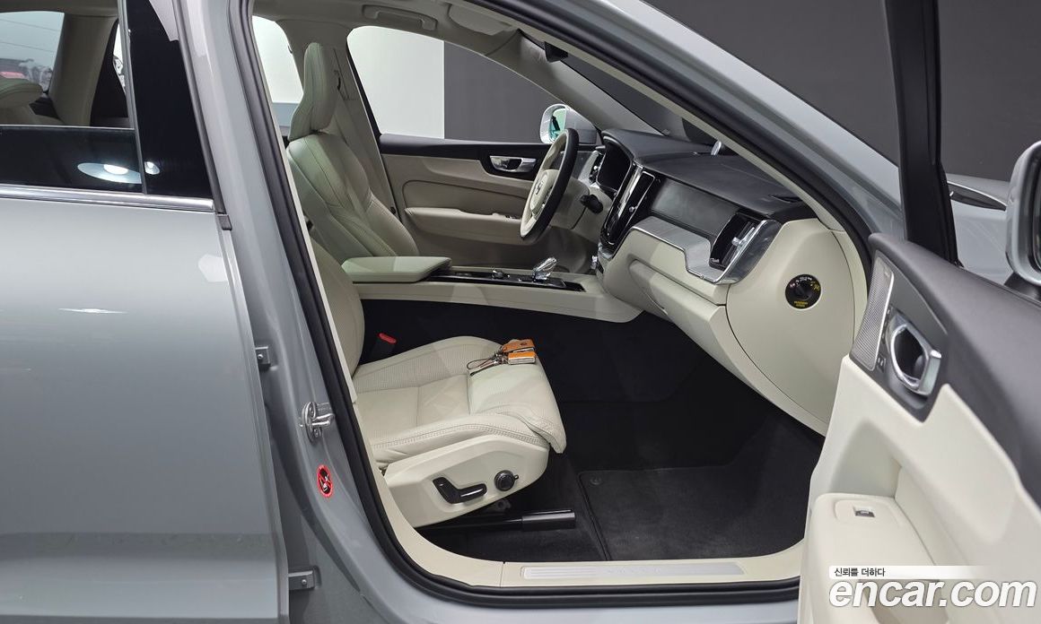 Volvo XC60 2nd Gen фото 26