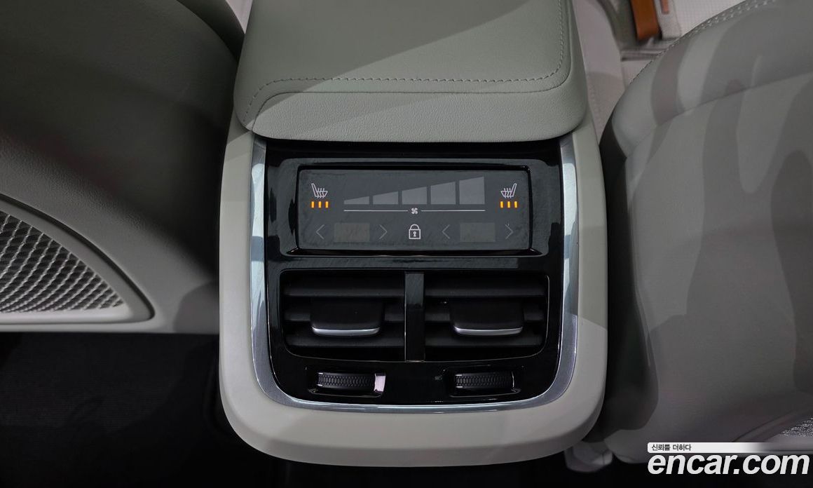 Volvo XC60 2nd Gen фото 33