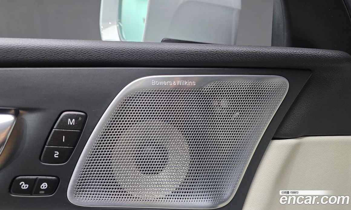 Volvo XC60 2nd Gen фото 35