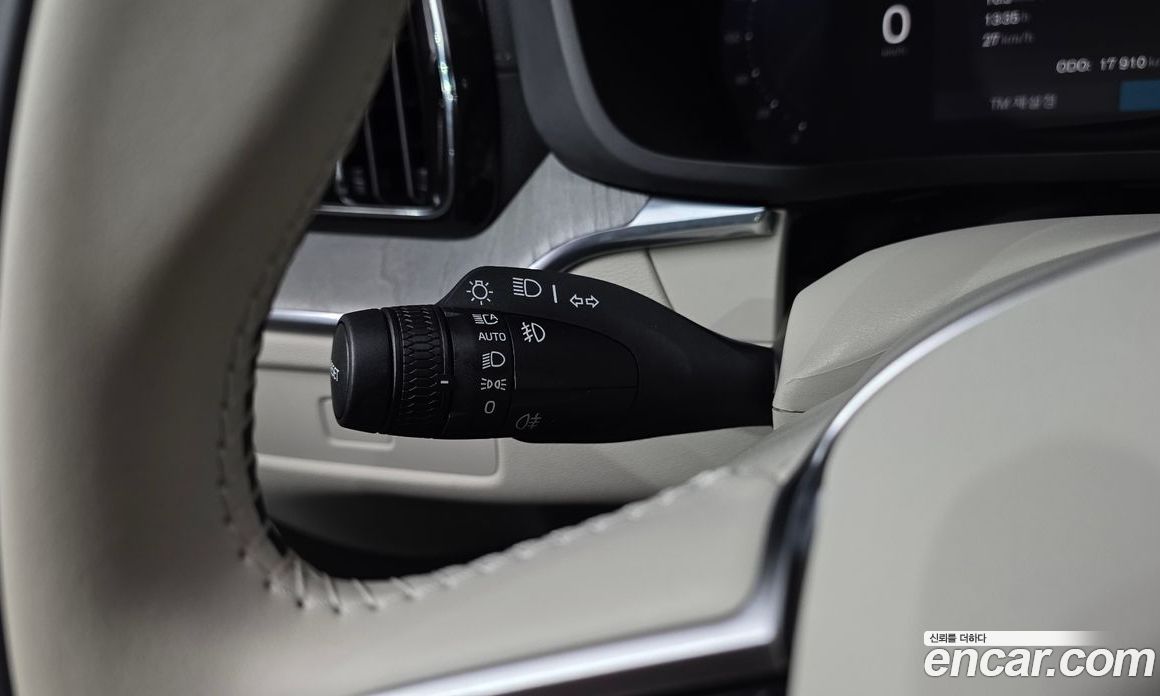 Volvo XC60 2nd Gen фото 37