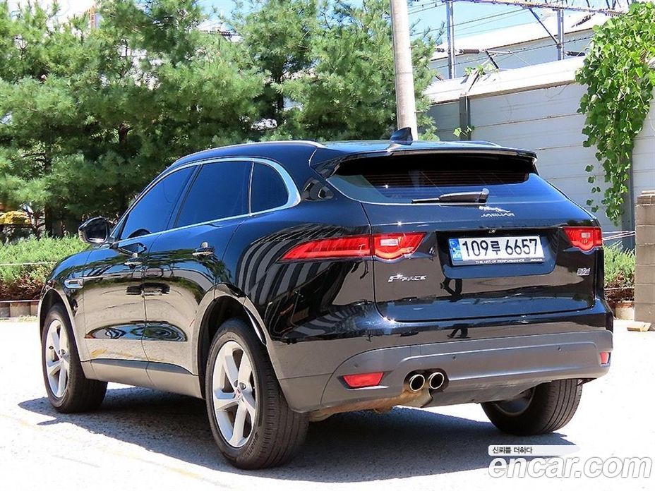 Jaguar F-PACE фото 3
