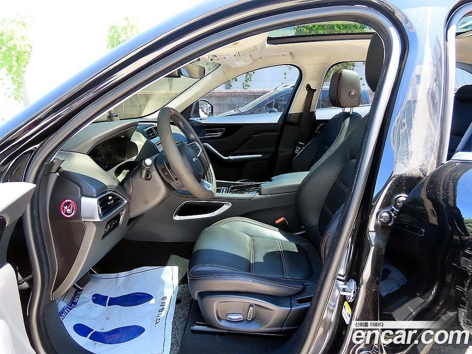 Jaguar F-PACE фото 5