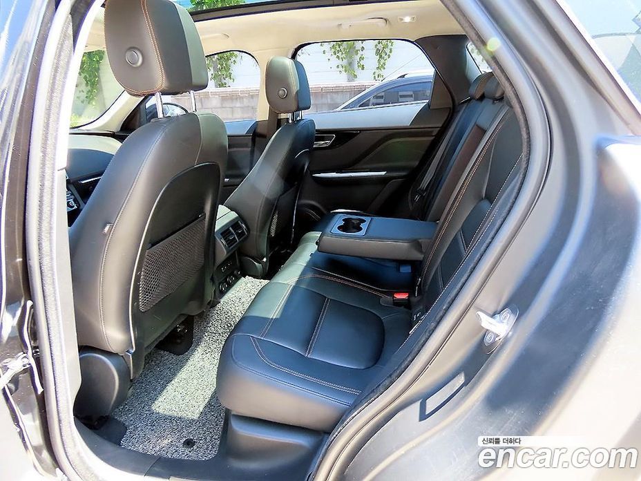 Jaguar F-PACE фото 6