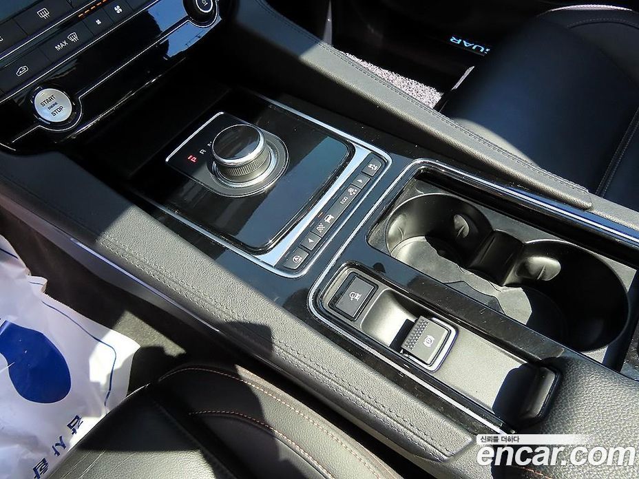 Jaguar F-PACE фото 10