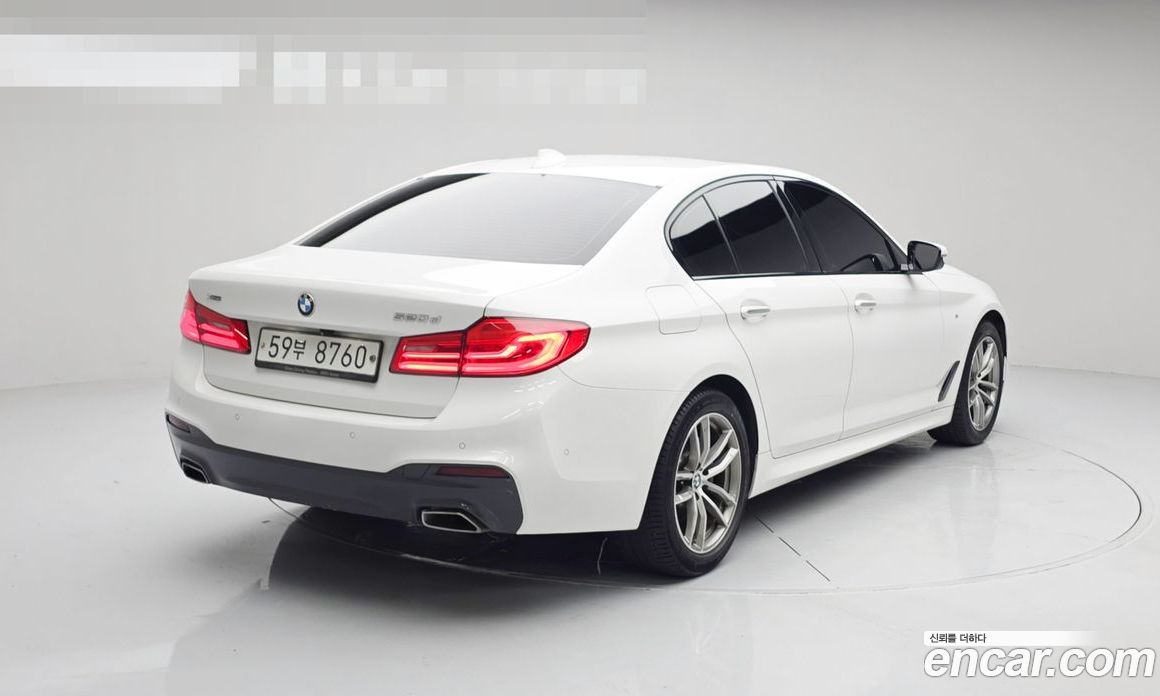 BMW 5-Series (G30) фото 2