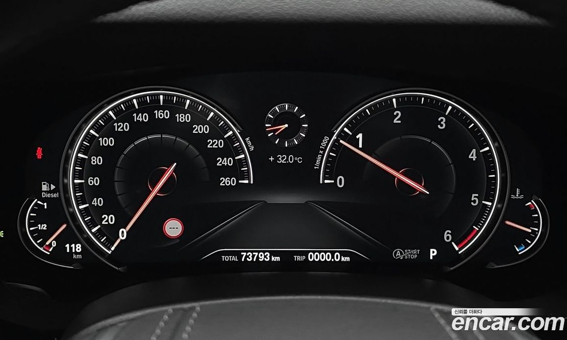 BMW 5-Series (G30) фото 8