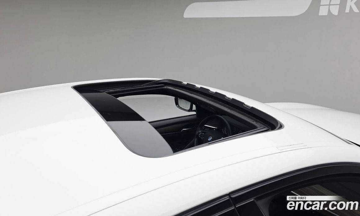 BMW 5-Series (G30) фото 19