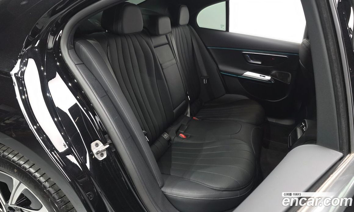 Mercedes-Benz E-Class W214 фото 12