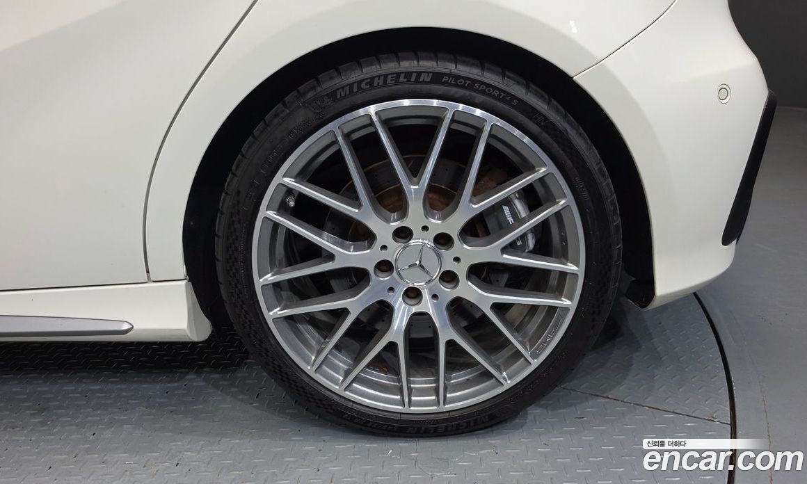 Mercedes-Benz A-Class W176 фото 21