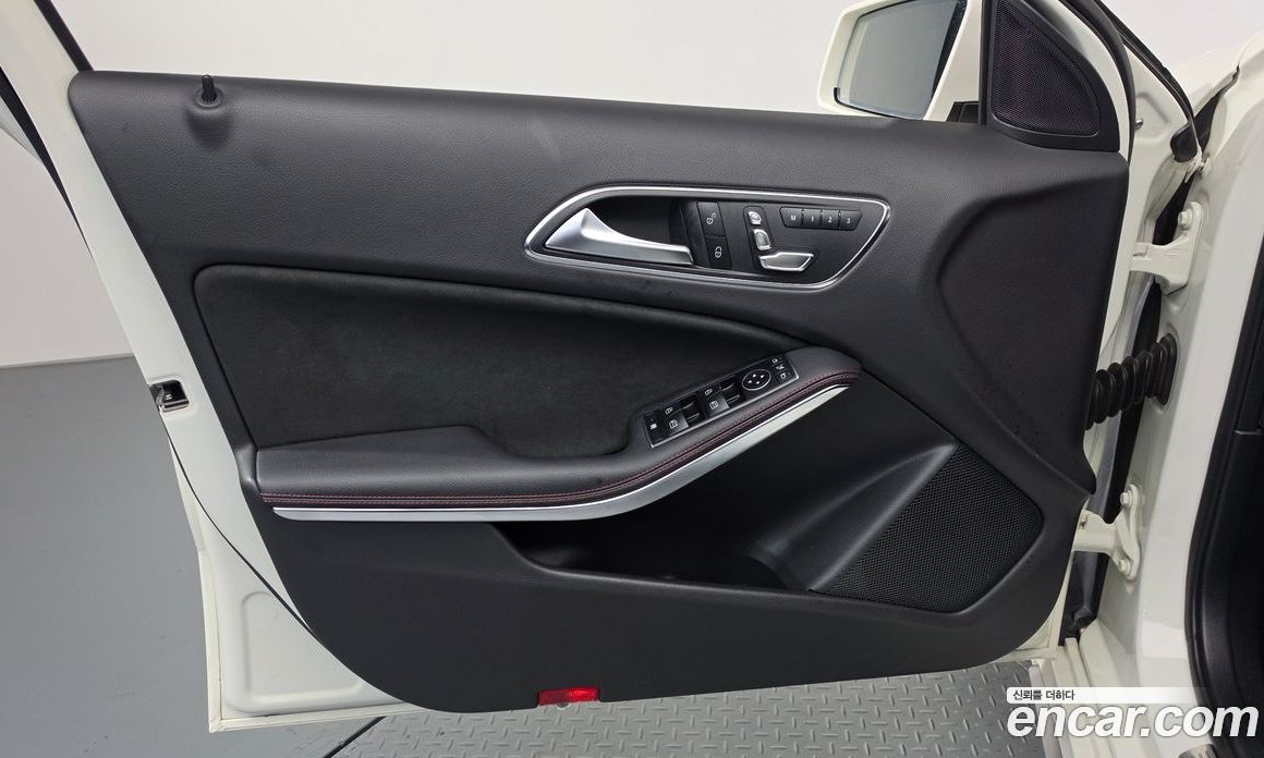 Mercedes-Benz A-Class W176 фото 24
