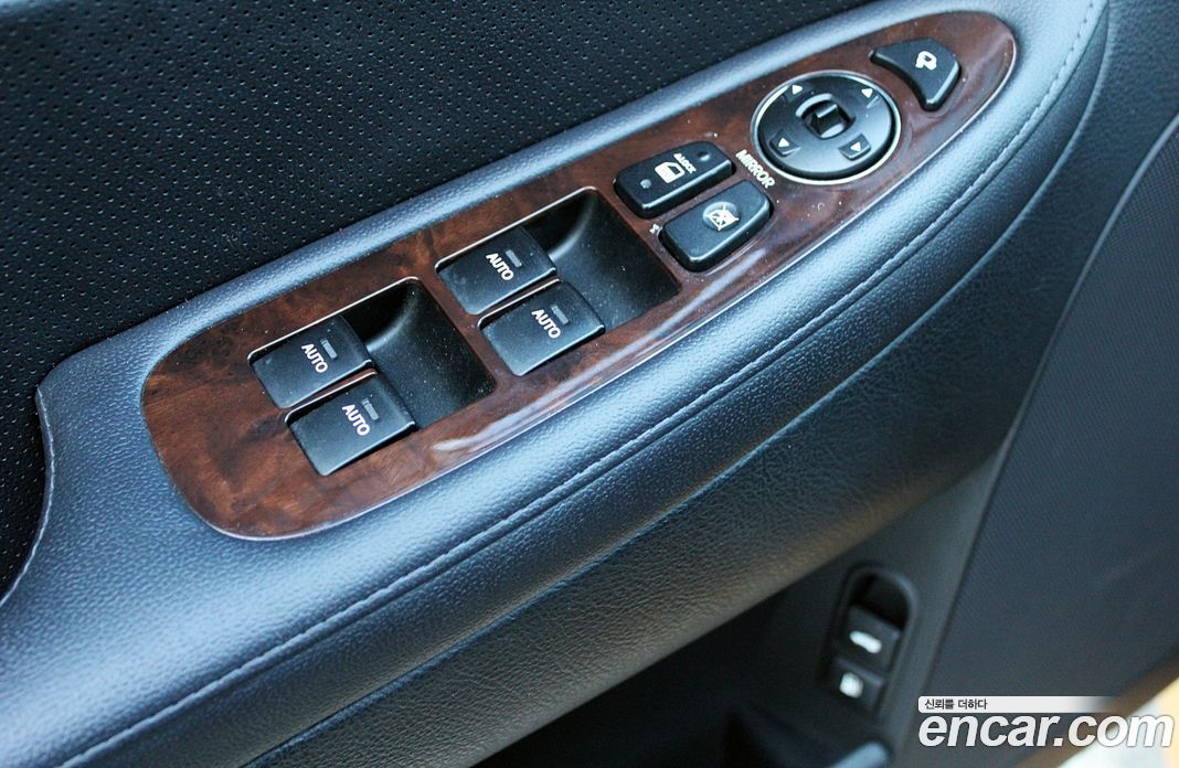 Hyundai Genesis фото 12