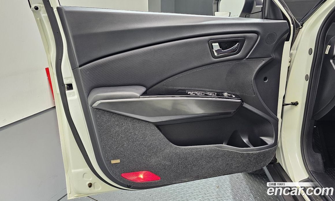 SsangYong (KG Mobility) Tivoli Beli фото 24