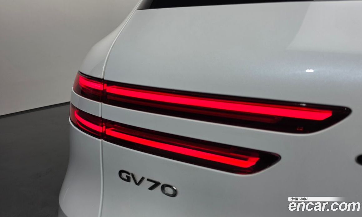 Genesis GV70 фото 23