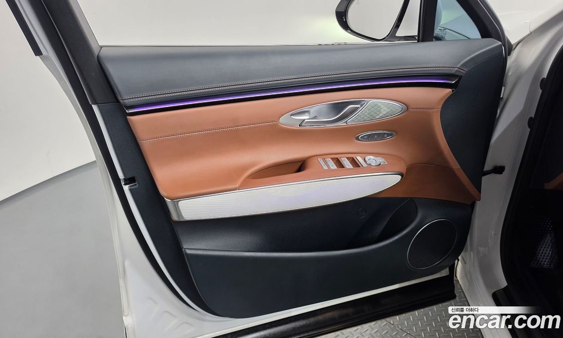 Genesis GV70 фото 24