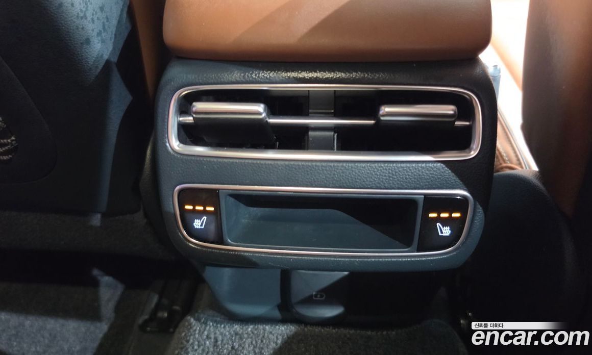 Genesis GV70 фото 31