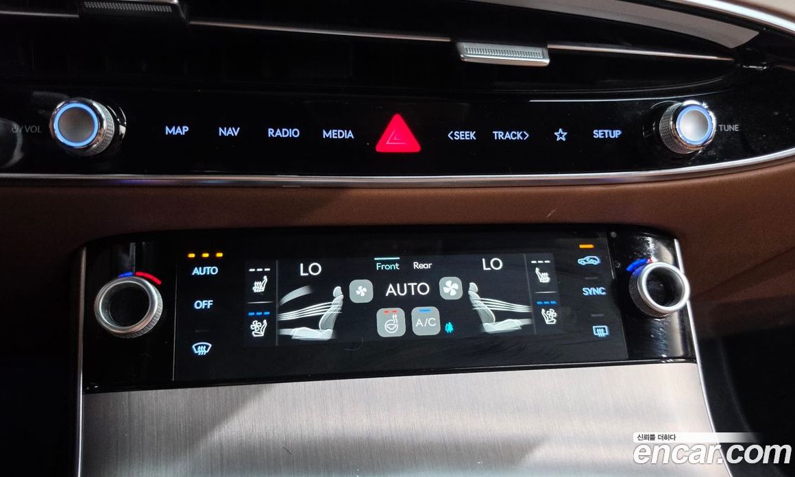 Genesis GV70 фото 32
