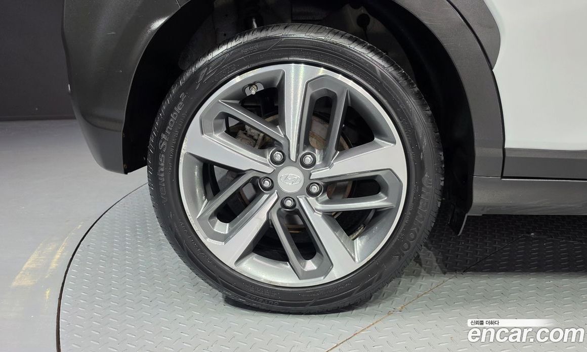 Hyundai Kona фото 5
